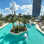 2916 Heart Of Downtown Pool Gym Working